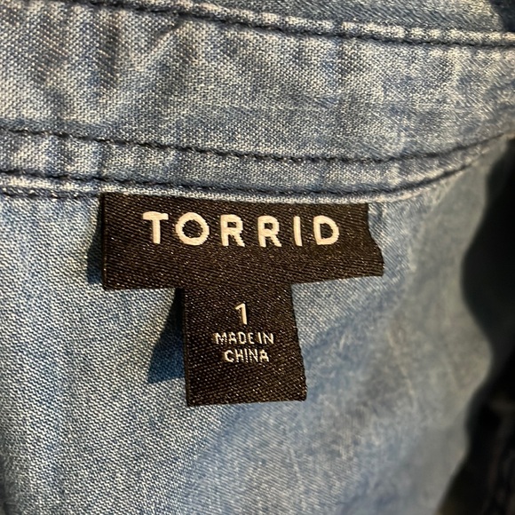 Torrid “Taylor” Medium Wash Denim Button-Down Chambray Shirt - Picture 6 of 11